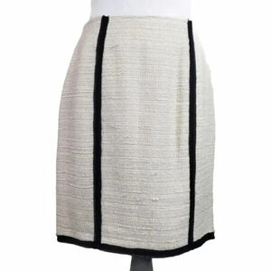 Cass 4 textured cream‎ skirt w/ blk velvet trim
